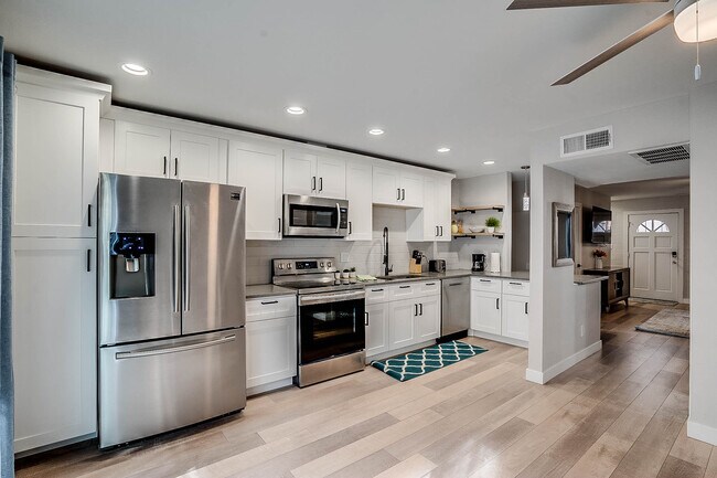 property at 4848 N Woodmere Fairway