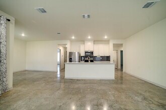 770 Freedom Cir in Nolanville, TX - Foto de edificio - Building Photo