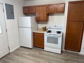 1704 E 5th St, Unit 1704 in Joplin, MO - Foto de edificio - Building Photo