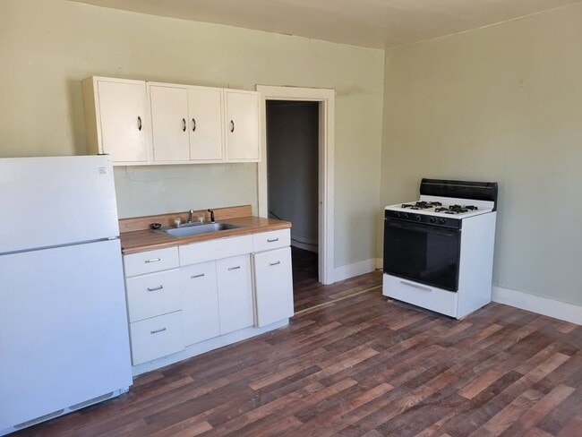 63 Pearl St, Unit 4 in Malone, NY - Building Photo - Building Photo