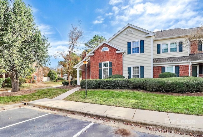 9322 Kings Falls Dr in Charlotte, NC - Building Photo - Building Photo