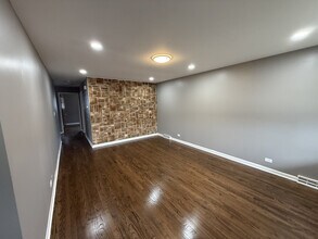 7616 S Lorel Ave in Burbank, IL - Building Photo - Building Photo