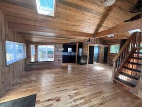 3715 SW Donovan St, Unit #2 in Seattle, WA - Building Photo - Building Photo