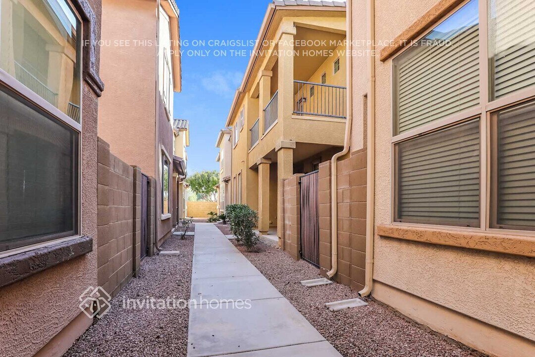 1391 S Ponderosa Dr in Gilbert, AZ - Foto de edificio