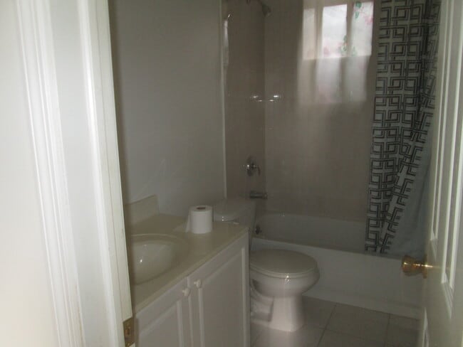 42 Avon Pl, Unit 2 in Staten Island, NY - Building Photo - Building Photo