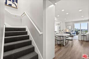 7428 Santa Monica Blvd in West Hollywood, CA - Building Photo