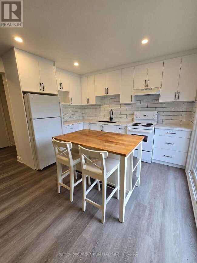 2602 Chisholm Ct in Mississauga, ON - Building Photo - Building Photo