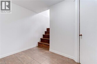 2217 Ghent Ave in Burlington, ON - Building Photo - Building Photo