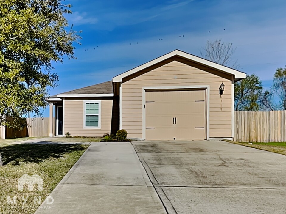 6119 Coral Cv Rd in Baytown, TX - Building Photo