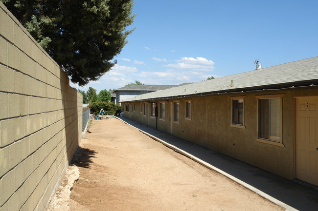 11917 A Ave in Hesperia, CA - Foto de edificio - Building Photo