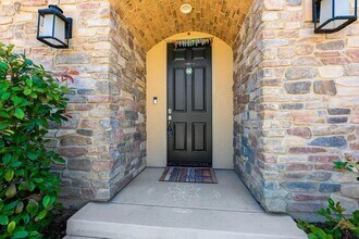 11813 Campus Park Dr in Bakersfield, CA - Building Photo - Building Photo