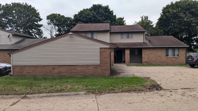 property at 801 Kerns Dr NE