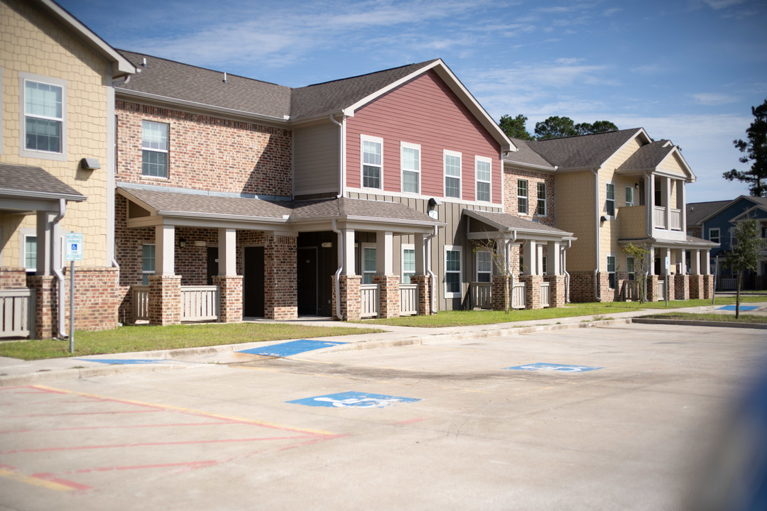 Velma Jeter in Orange, TX - Building Photo