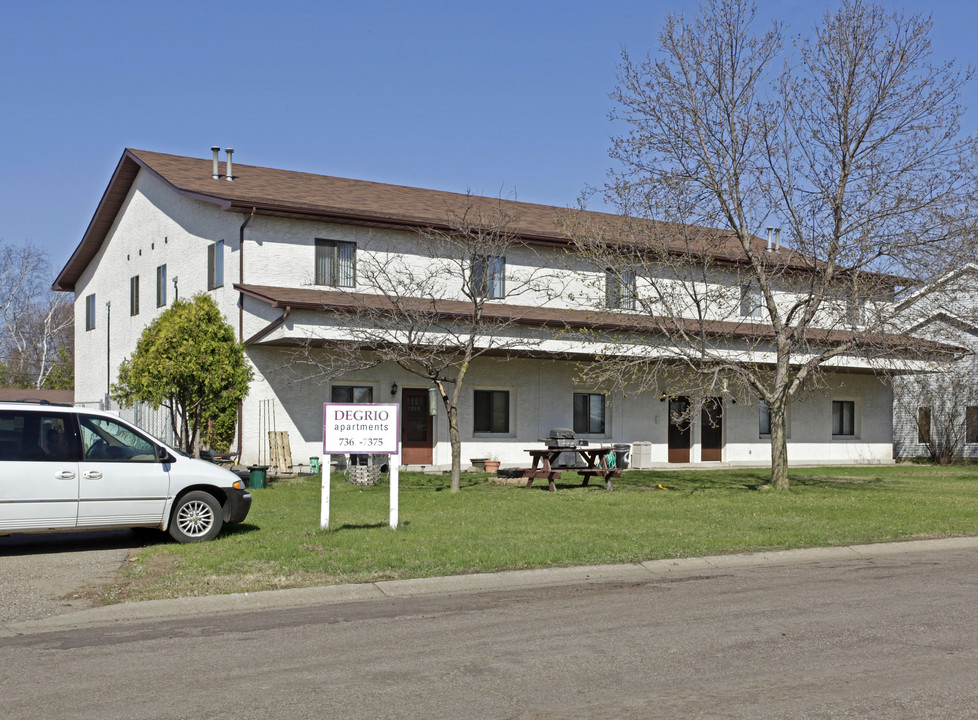 Degrio Apartments in Inver Grove Heights, MN - Building Photo