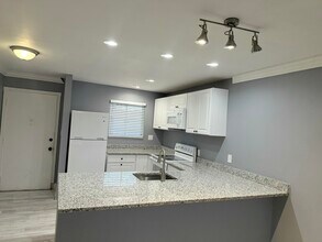 6112 Forest Hill Blvd in West Palm Beach, FL - Building Photo - Building Photo