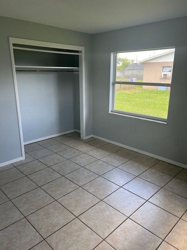 38430 12th Ave in Zephyrhills, FL - Building Photo - Building Photo