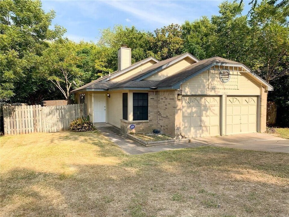 11803 Lochridge Dr in Austin, TX - Building Photo