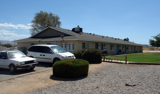 Desert Night Apartments in Hesperia, CA - Building Photo - Building Photo