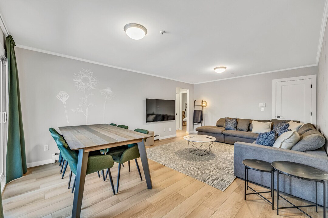 3373 E 44th Ave in Vancouver, BC - Building Photo