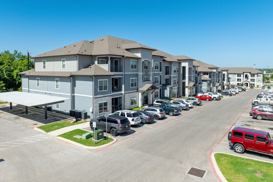 Alsbury Farms in San Antonio, TX - Building Photo