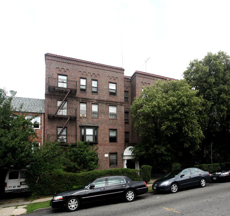 85-55 118th St in Kew Gardens, NY - Foto de edificio