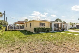 526 Foresteria Dr in West Palm Beach, FL - Building Photo - Building Photo