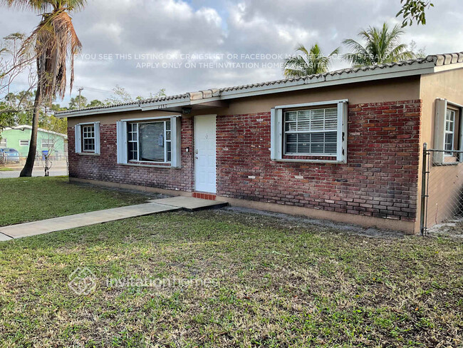 2340 N Cypress Rd in Pompano Beach, FL - Building Photo - Building Photo