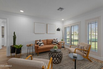 5223 N 24th St-Unit -204 in Phoenix, AZ - Foto de edificio - Building Photo