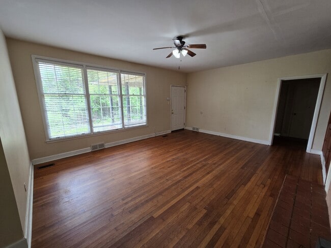 604 Highland Park Dr in Greenwood, SC - Building Photo - Building Photo