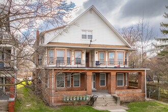 2820 Collingwood Blvd in Toledo, OH - Foto de edificio - Building Photo