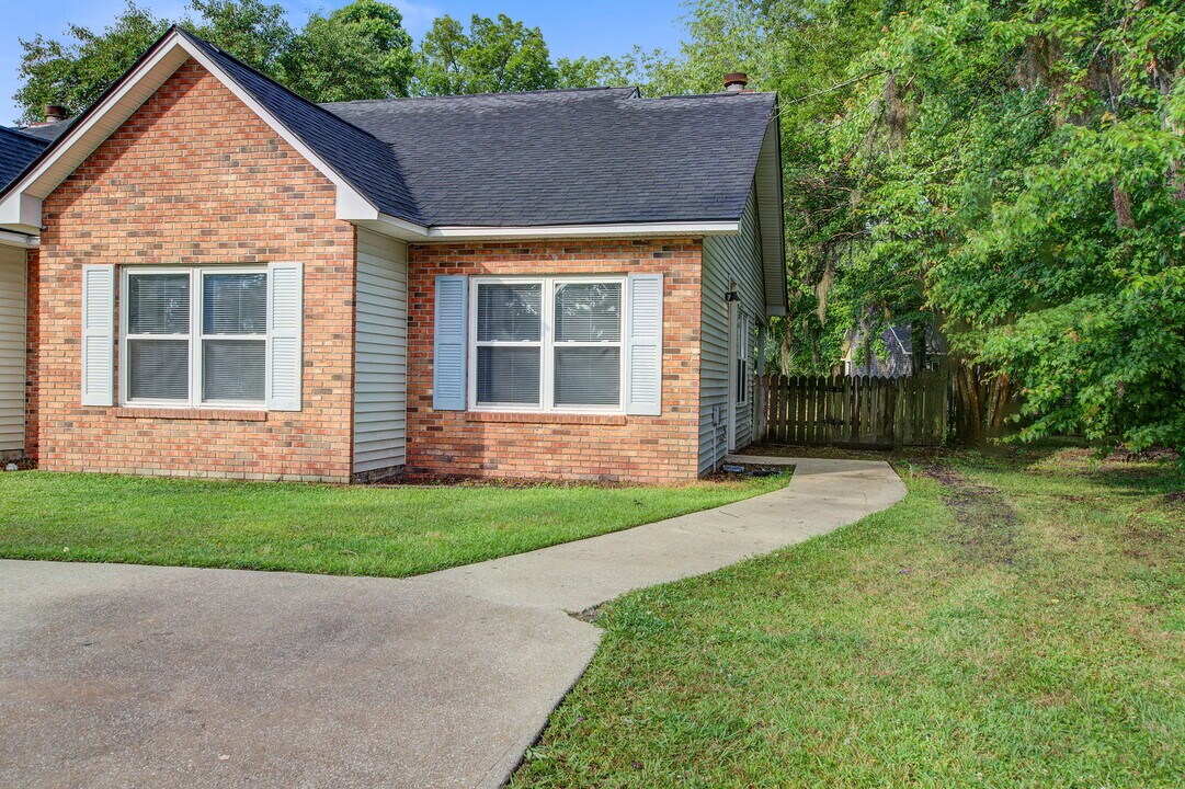 9621 N Cardinal Dr in Ladson, SC - Building Photo