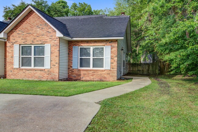 property at 9621 N Cardinal Dr