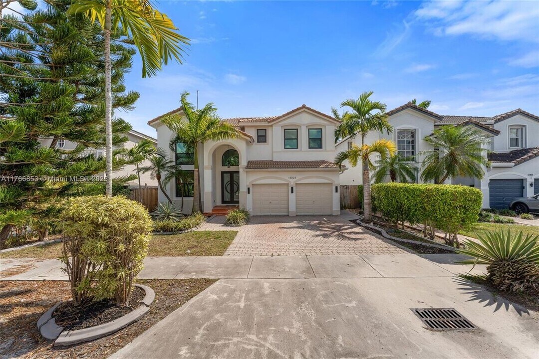 14024 SW 154th St in Miami, FL - Building Photo