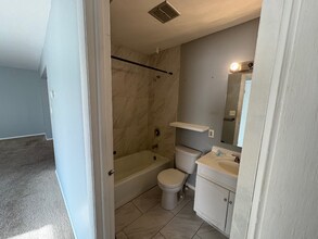 1338 S 14th St, Unit C1 in St. Charles, IL - Building Photo - Building Photo