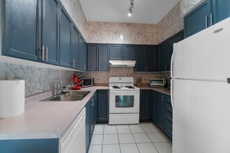 231 Angelique St, Unit SI ID1403753P in Toronto, ON - Building Photo - Building Photo