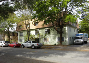 1110 Salzedo St in Miami, FL - Building Photo - Building Photo