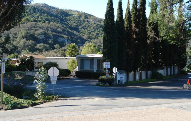 1299 Deer Springs Rd in San Marcos, CA - Building Photo - Building Photo
