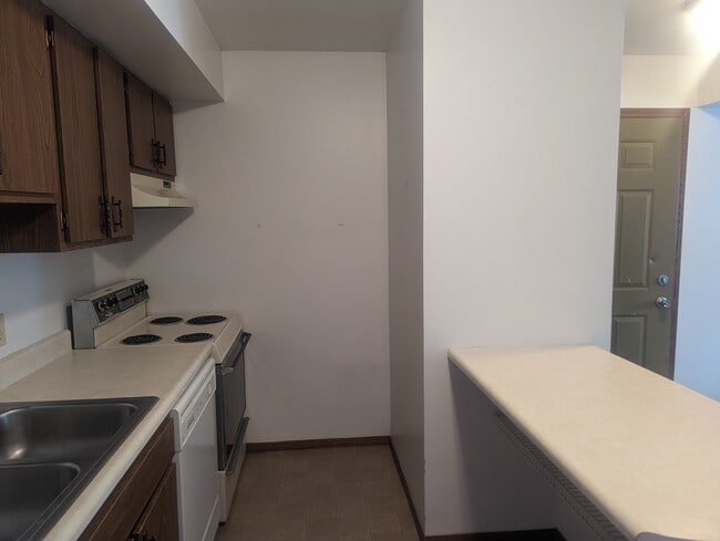 1613 Lyndhurst W Dr in Savoy, IL - Building Photo - Building Photo