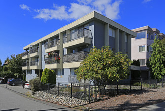 1281 Foster St in White Rock, BC - Building Photo - Primary Photo