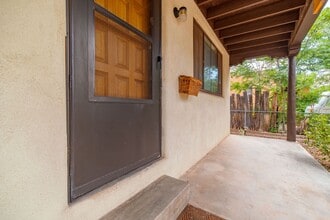 242 Anita Pl in Santa Fe, NM - Building Photo - Building Photo