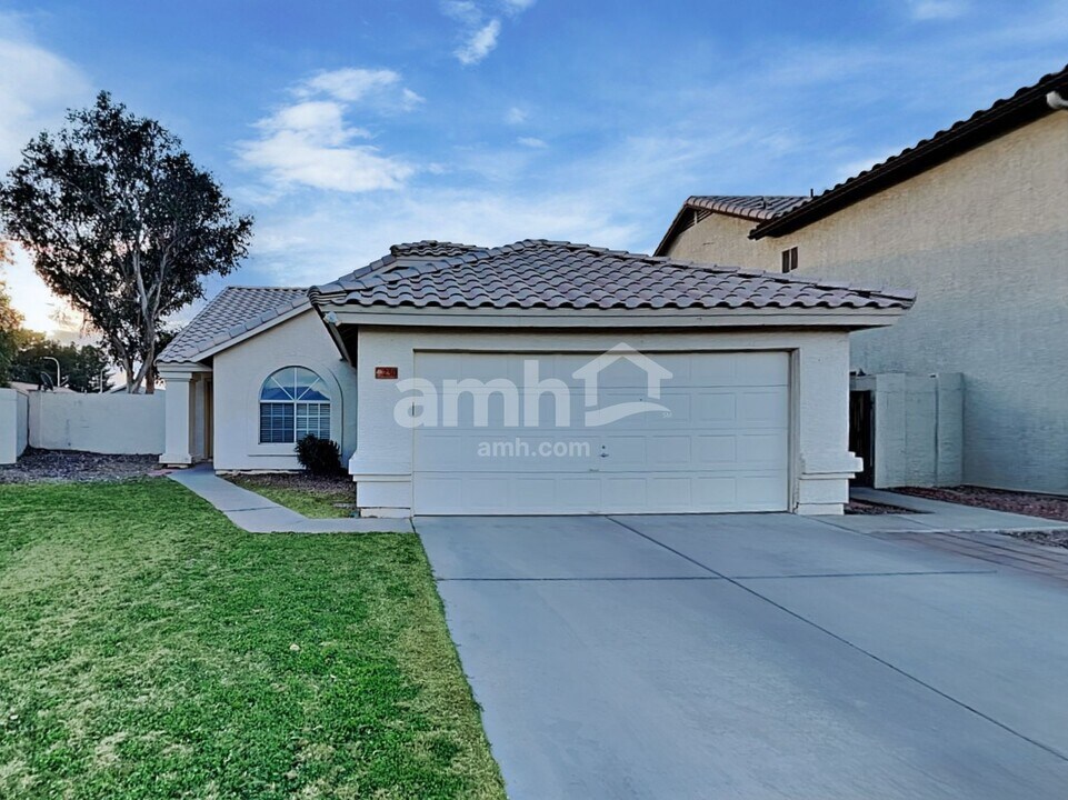 230 N Leoma Ct in Chandler, AZ - Building Photo