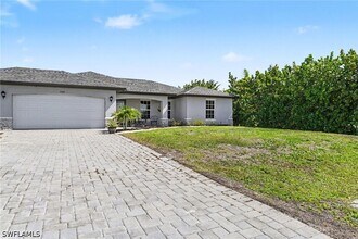 1109 NW 12th Ln in Cape Coral, FL - Building Photo - Building Photo