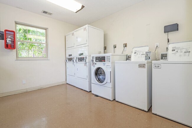 319 Blair Ct in Louisville, KY - Building Photo - Building Photo