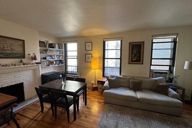 363 W 22nd St in New York, NY - Building Photo - Building Photo