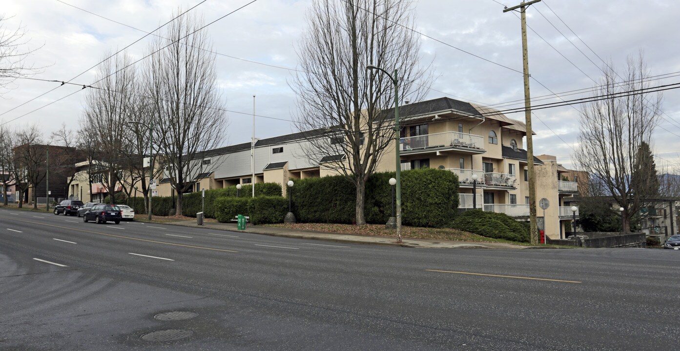 Sparwood in Vancouver, BC - Building Photo