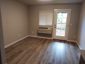 8300 SE Flavel St in Portland, OR - Building Photo - Building Photo