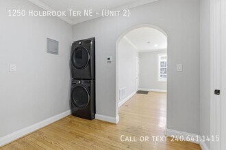 1250 Holbrook Terrace NE in Washington, DC - Foto de edificio - Building Photo