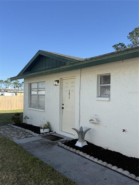 1809 Marbeth St in Sarasota, FL - Building Photo