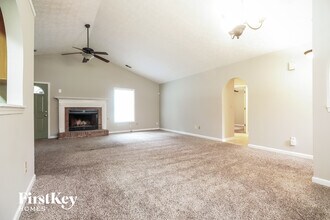204 Pineknoll Ct in Ellenwood, GA - Foto de edificio - Building Photo