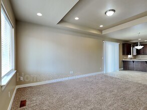 6883 Suzanne Drive in Midvale, UT - Foto de edificio - Building Photo